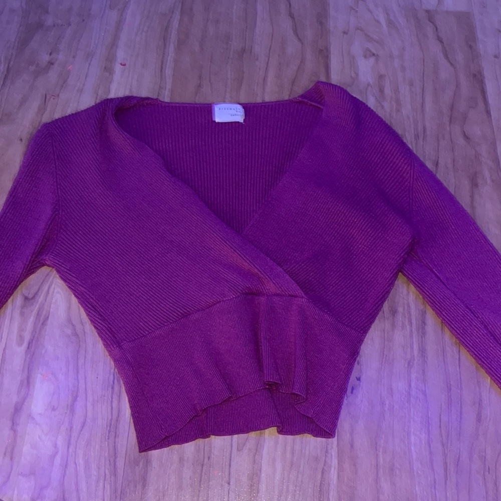 Ribbed V-neck crop top